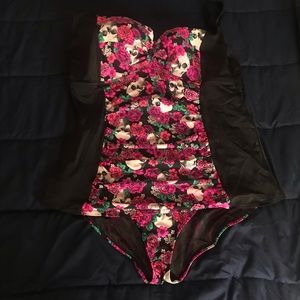 *TORRID* Floral Skull One Piece Swimsuit🌊